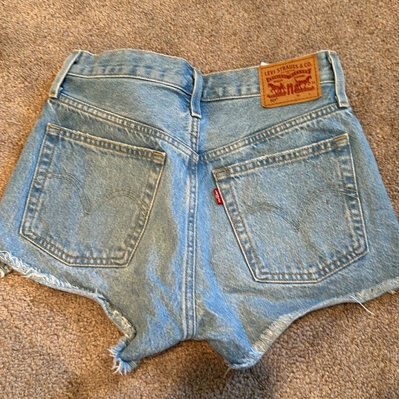 Women’s Levi’s 501 denim jean shorts size 25 - Picture 2 of 2